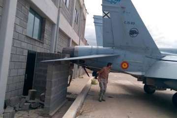 Un F-18 choca contra un edificio en la Base Aérea de Gando-Telde (Foto TA)